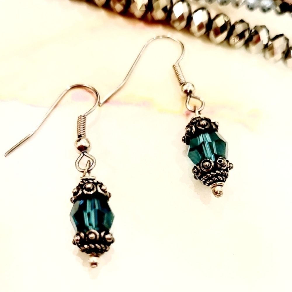 VINTAGE SILVER BAROQUE AB PEACOCK BLUE DROP EARRINGS